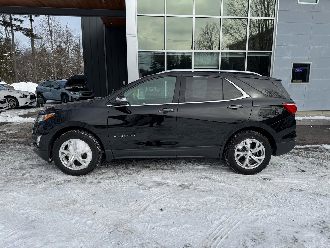 Used 2021 Chevrolet Equinox Premier image 2