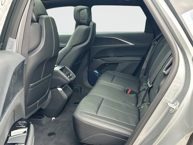 Used 2025 Cadillac Lyriq Luxury image 11