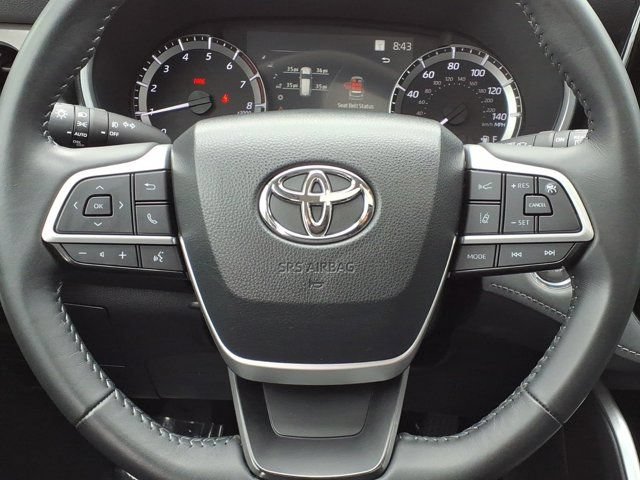 Used 2023 Toyota Highlander XLE FWD image 9