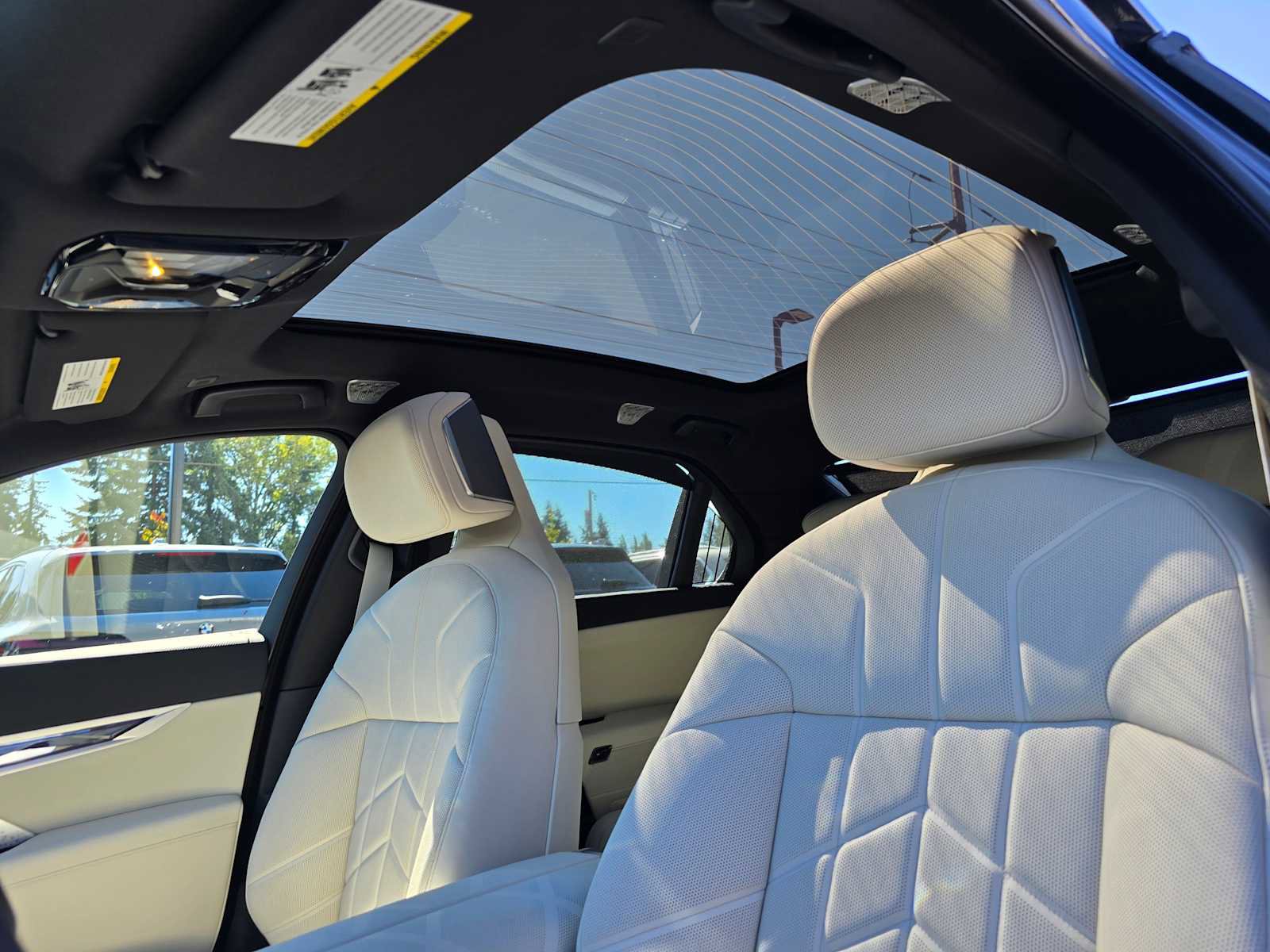 New 2025 BMW 750e xDrive 750e xDrive w/ Executive Package image 22