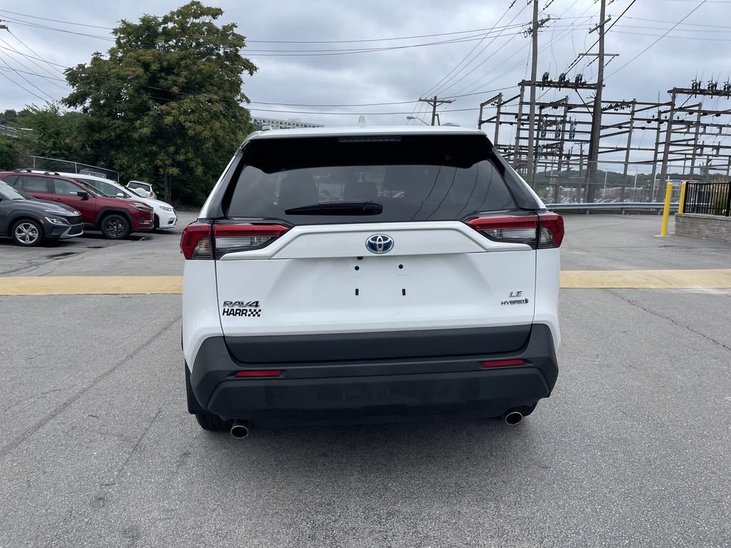 Used 2024 Toyota RAV4 LE AWD/4WD image 4