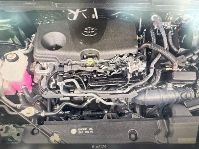 Used 2024 Toyota Sienna LE FWD image 6