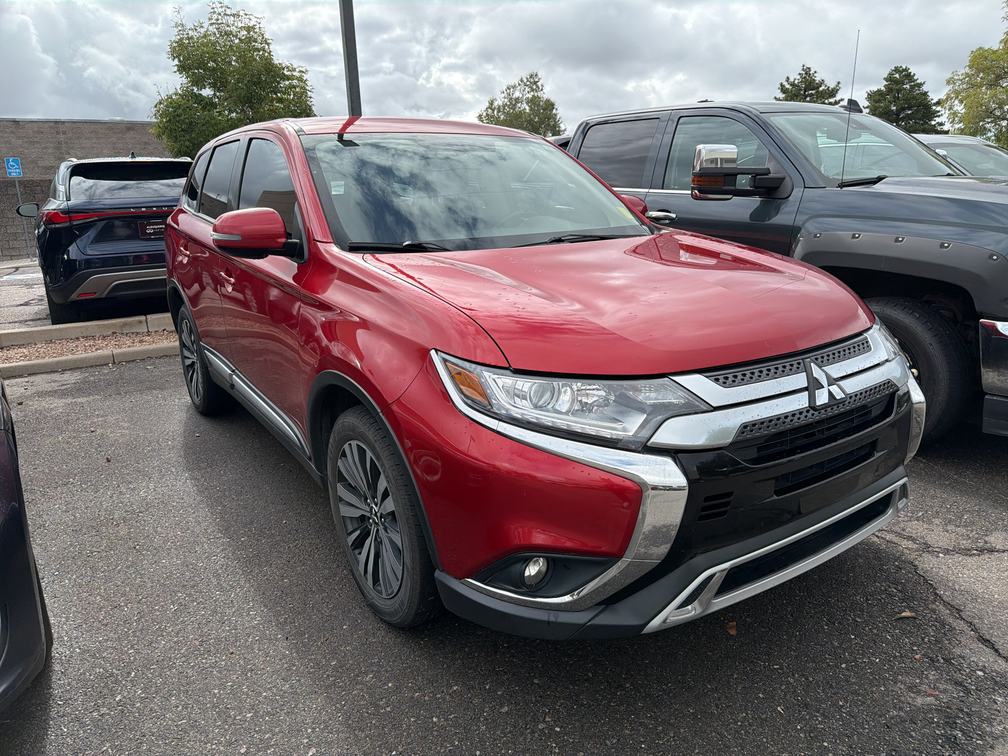 Used 2019 Mitsubishi Outlander SE AWD/4WD image 3