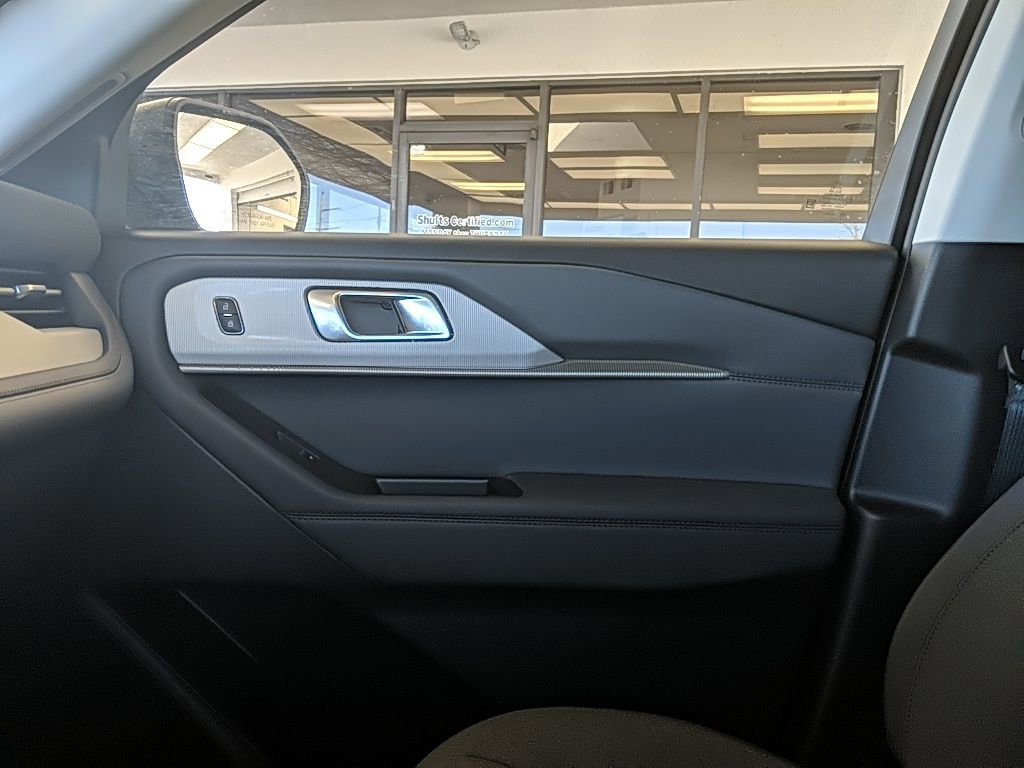 Certified 2025 Ford Explorer Active image 23