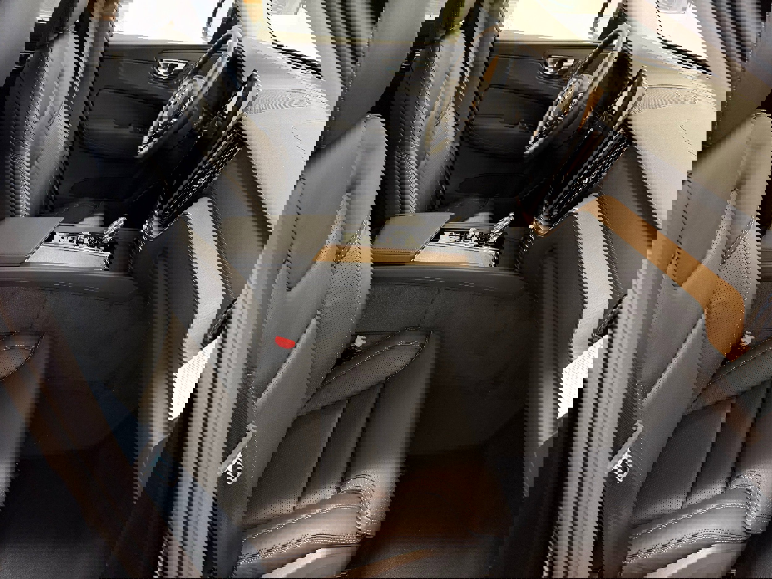 New 2026 Volvo XC60 T8 Ultra w/ Protection Package Premier image 26