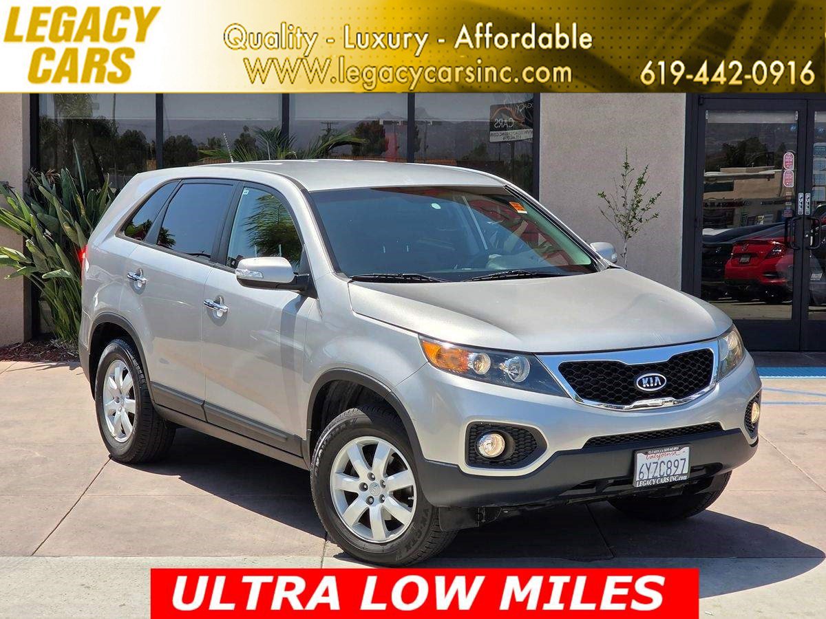 Used 2013 Kia Sorento LX w/ Third Row Pkg image 1