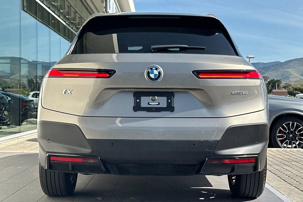Used 2023 BMW iX xDrive50 image 4