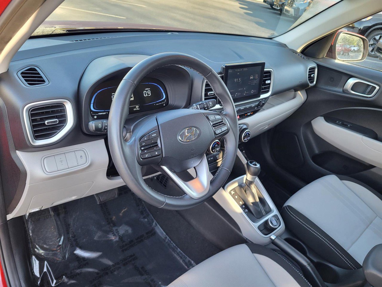 Used 2025 Hyundai Venue SEL image 10