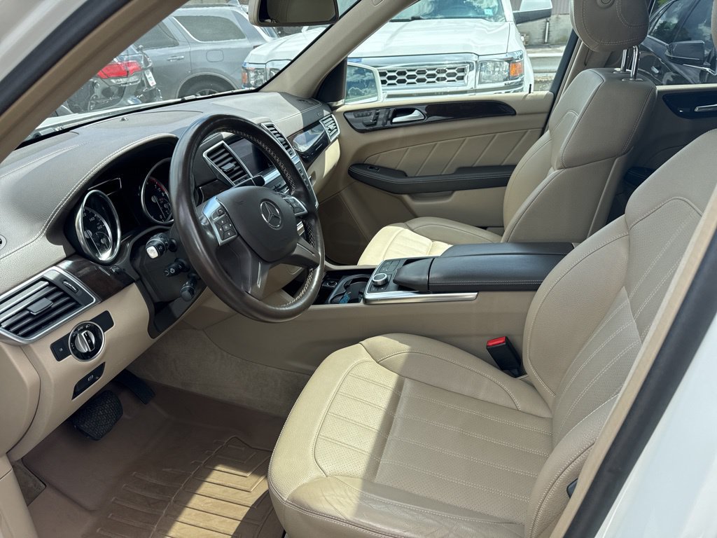 Used 2015 Mercedes-Benz GL 450 4MATIC image 2