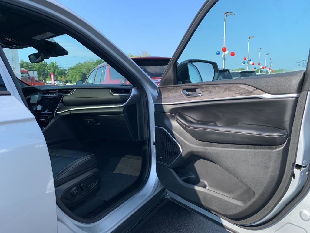 Used 2024 Jeep Grand Cherokee Limited 4xe image 28