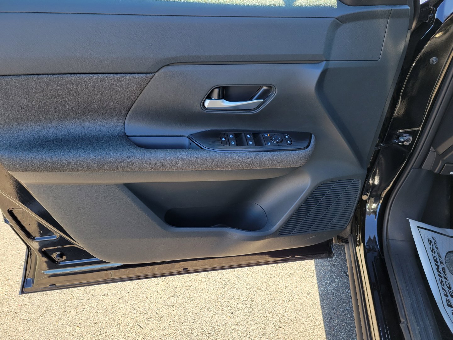 Certified 2025 Nissan Kicks SV AWD/4WD image 18