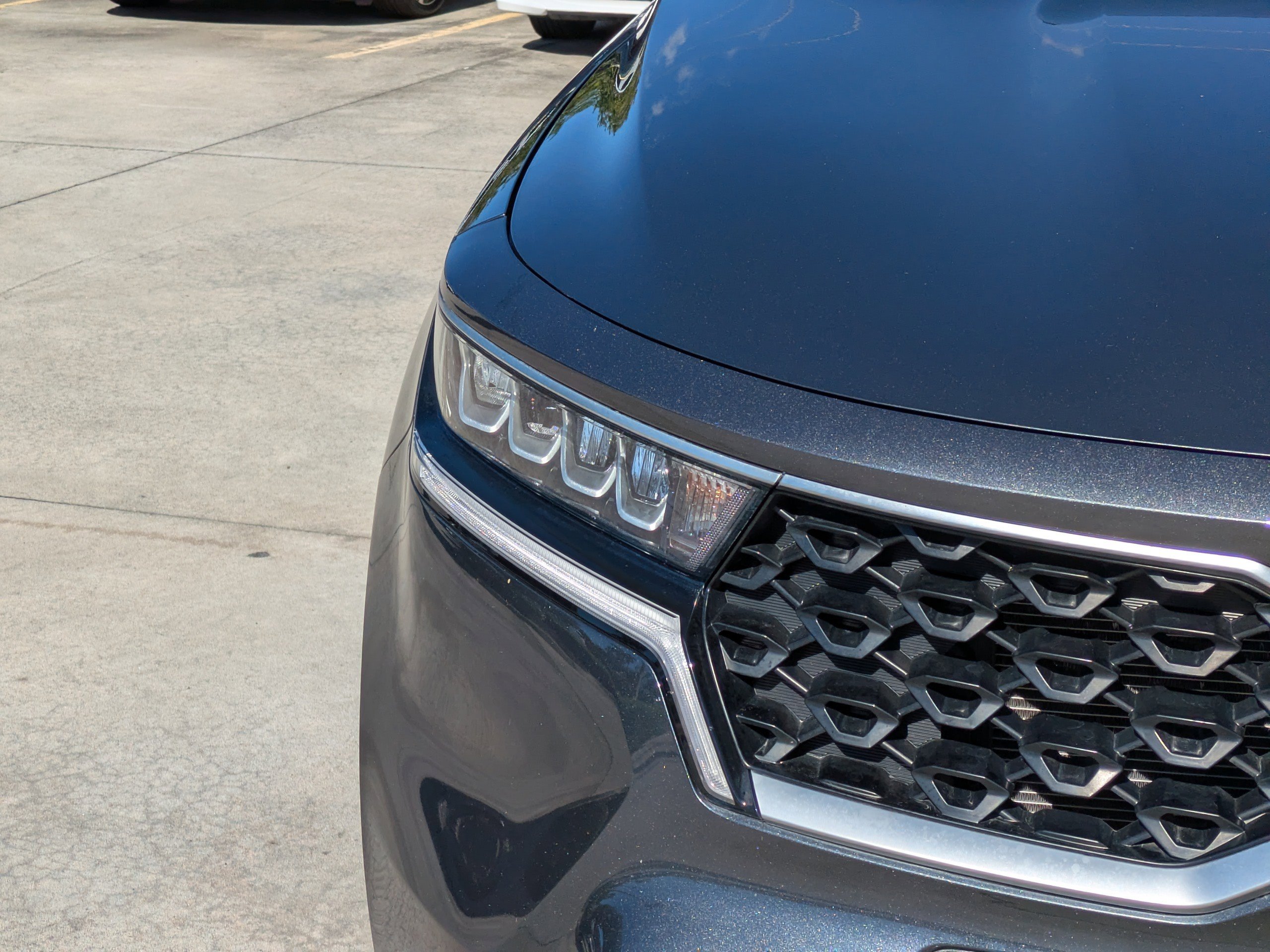 Used 2023 Kia Sorento LX image 7