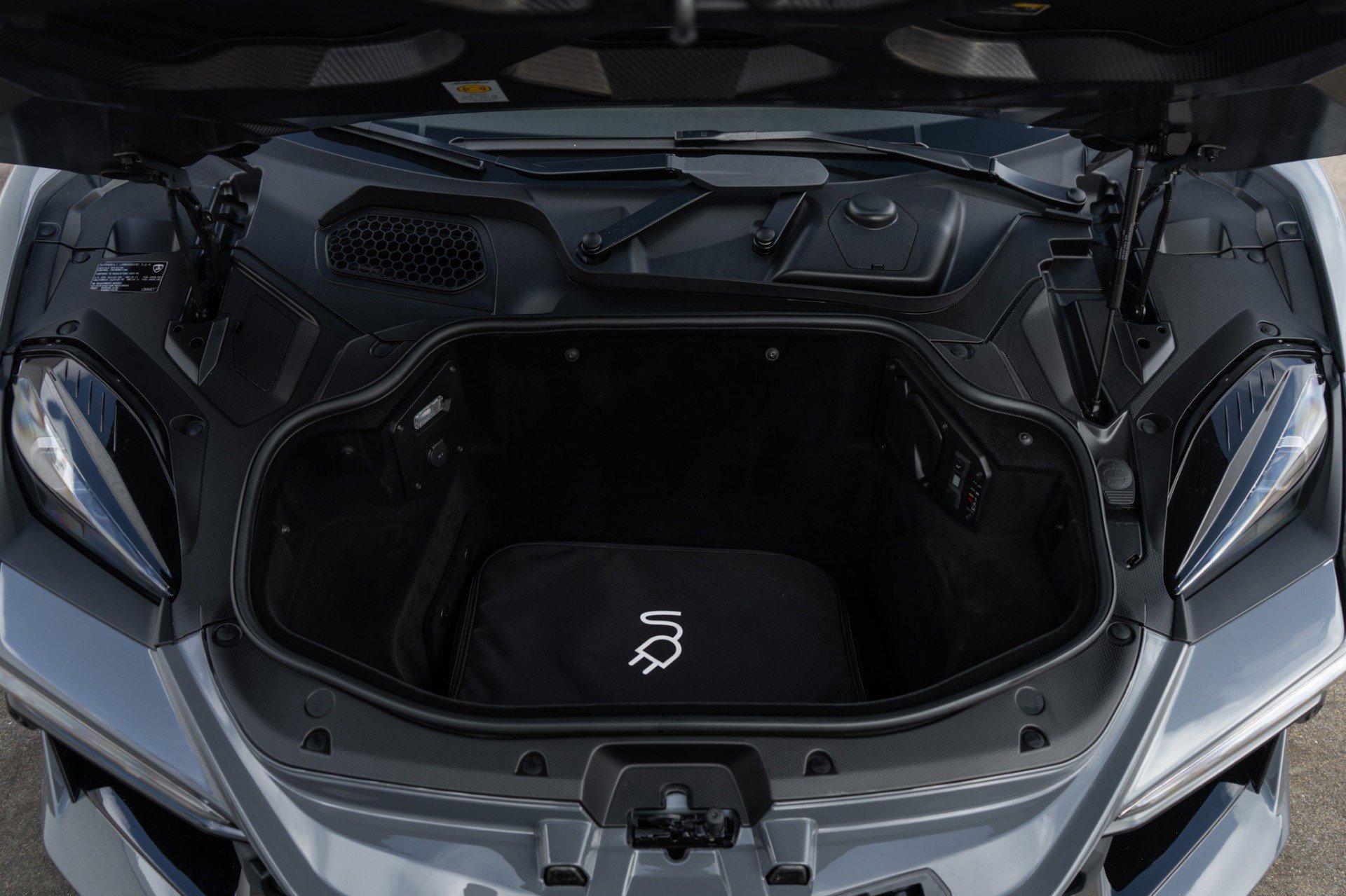 Used 2024 Lamborghini Revuelto image 36