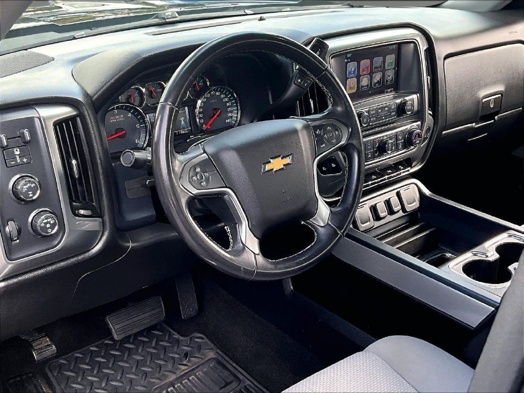 Used 2017 Chevrolet Silverado 1500 LT w/ Midnight Edition AWD/4WD image 8