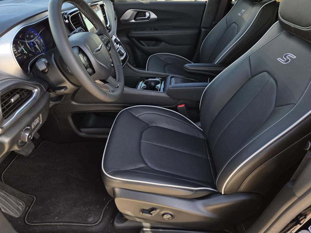 New 2026 Chrysler Pacifica Limited w/ S Appearance Package FWD image 18