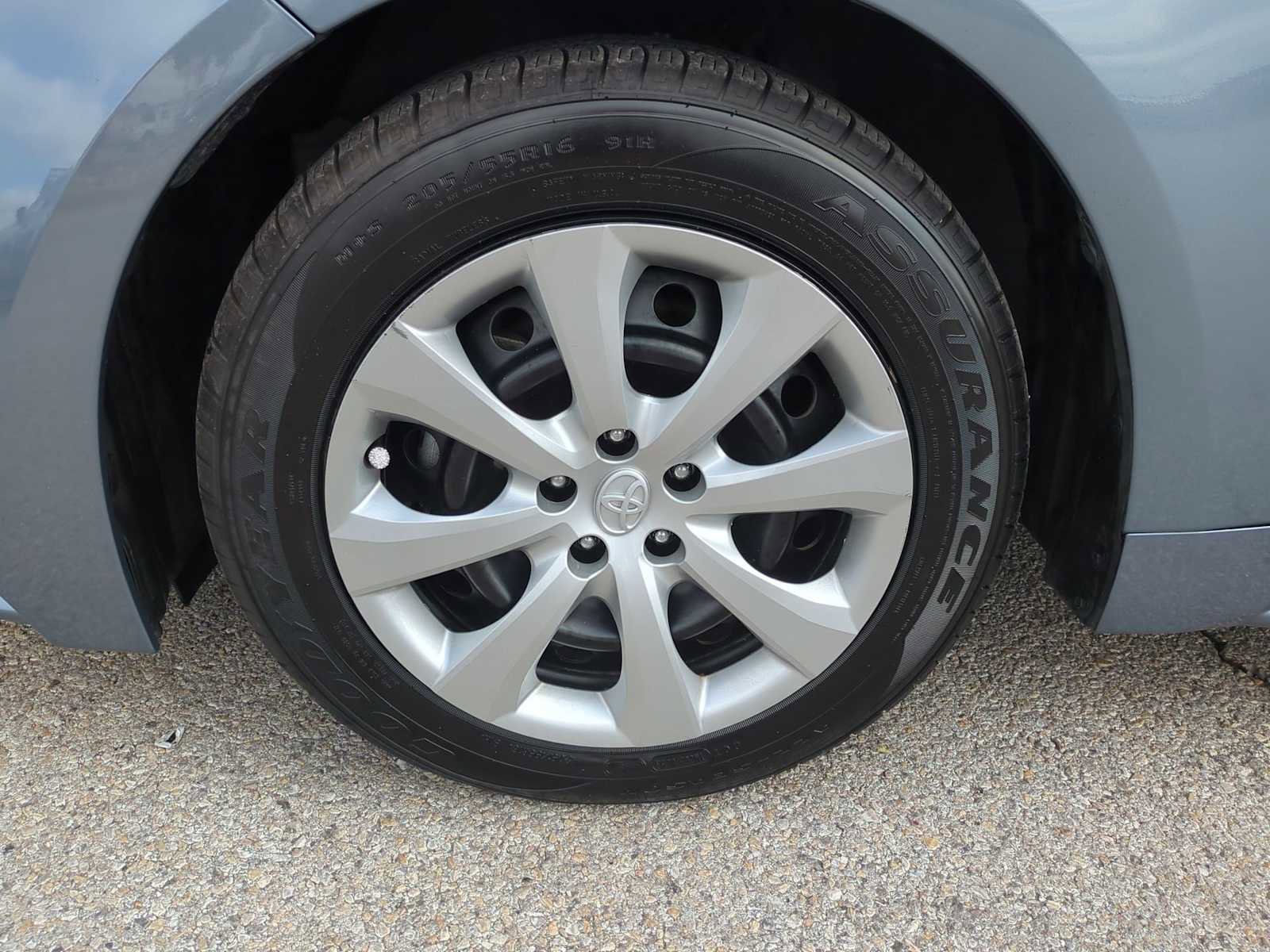 Used 2024 Toyota Corolla LE image 32