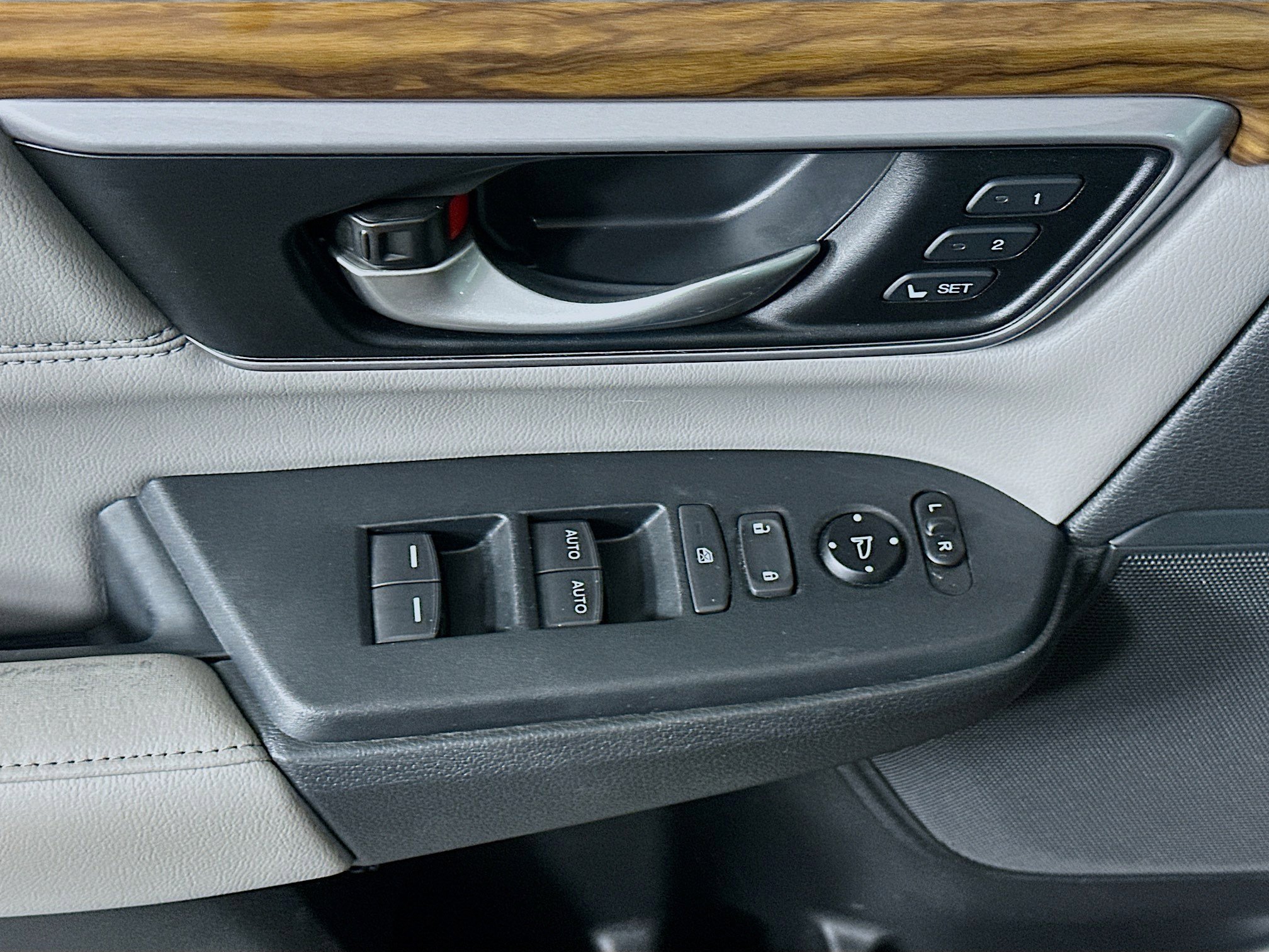 Used 2017 Honda CR-V EX-L image 13