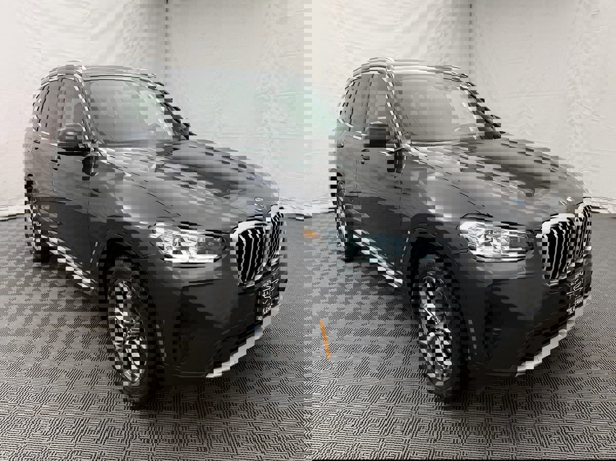 Used 2024 BMW X3 xDrive30i image 3