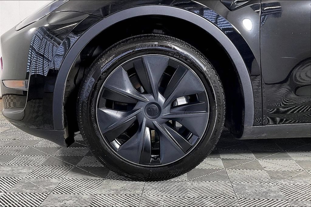 Used 2024 Tesla Model Y 2WD image 7