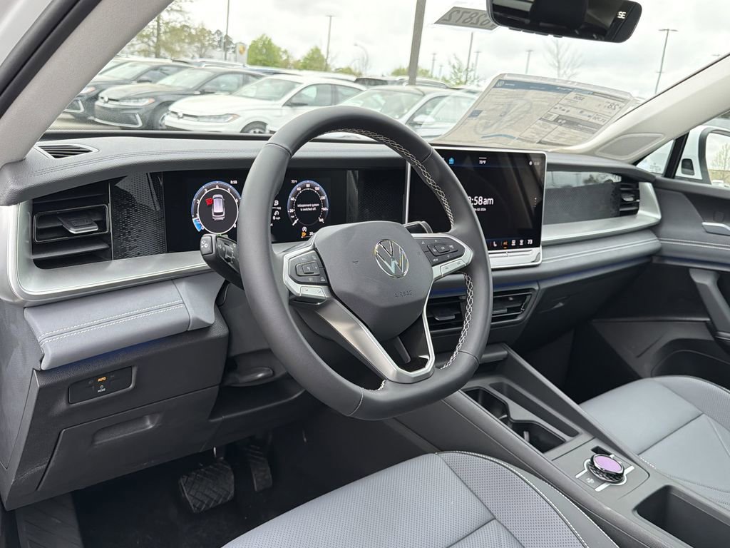New 2026 Volkswagen Tiguan SE FWD image 10