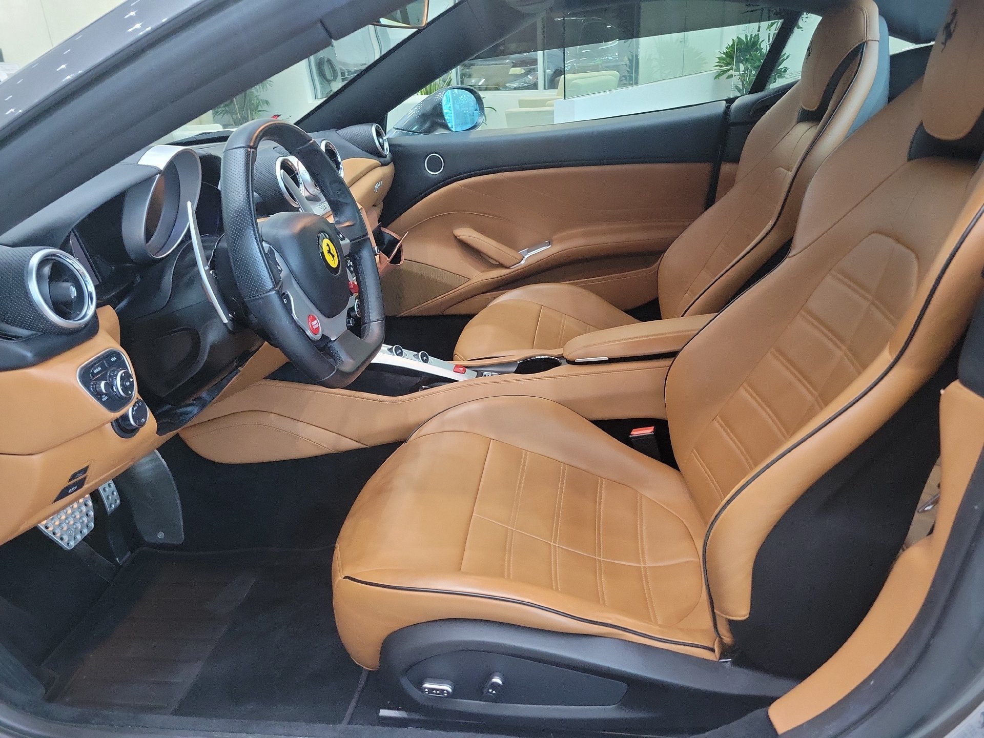 Used 2017 Ferrari California T RWD image 33