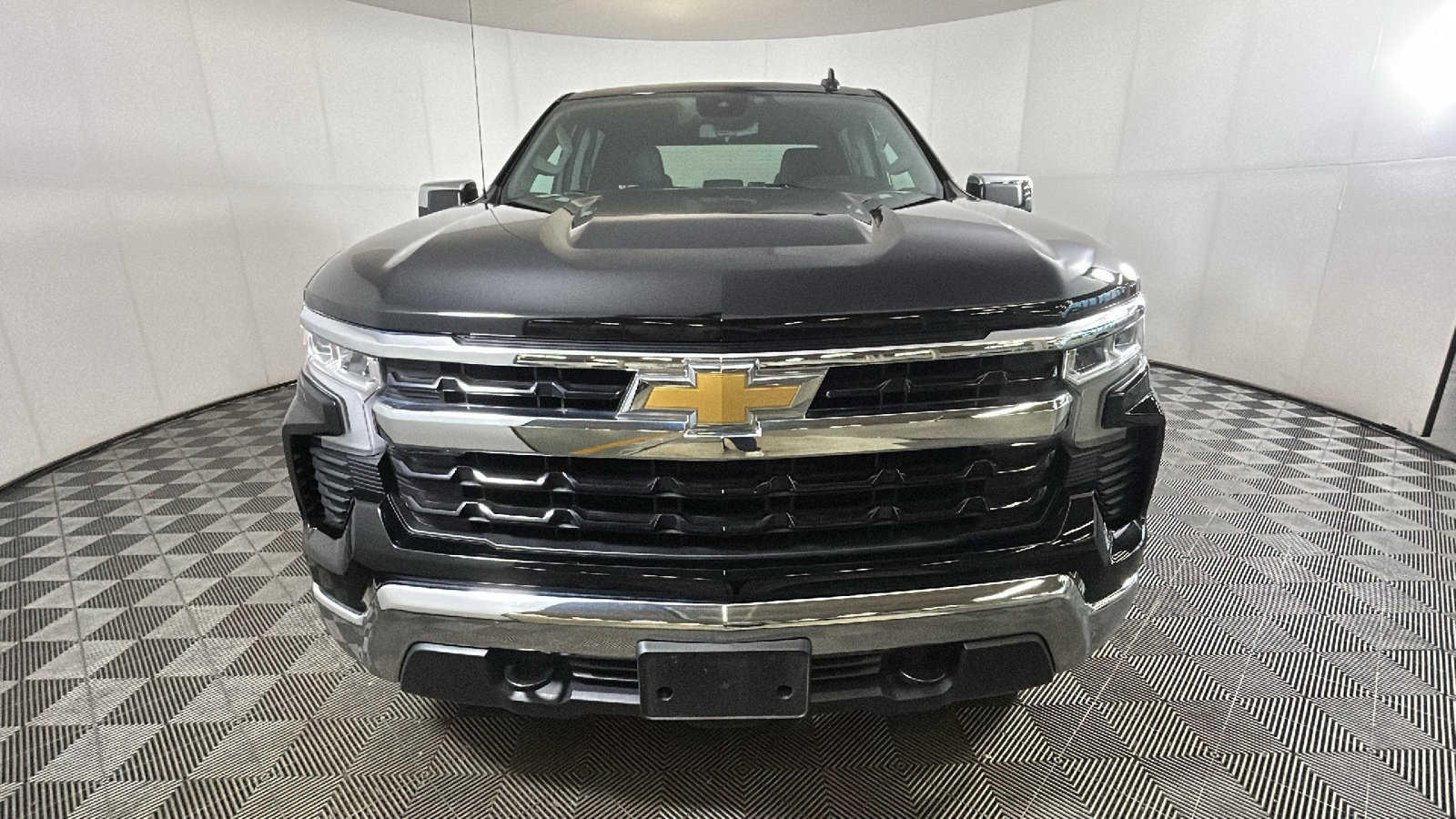 Used 2024 Chevrolet Silverado 1500 LT AWD/4WD image 8