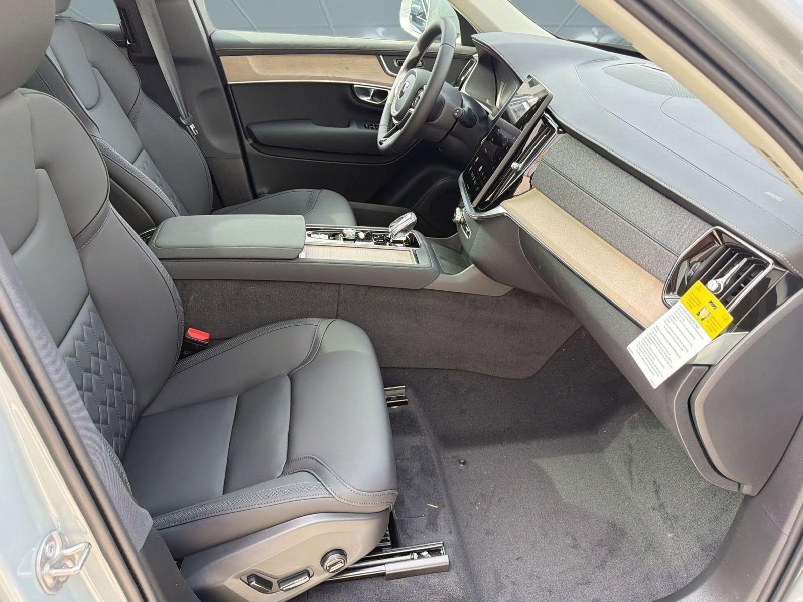 New 2026 Volvo XC90 T8 Plus w/ Protection Package AWD/4WD image 30