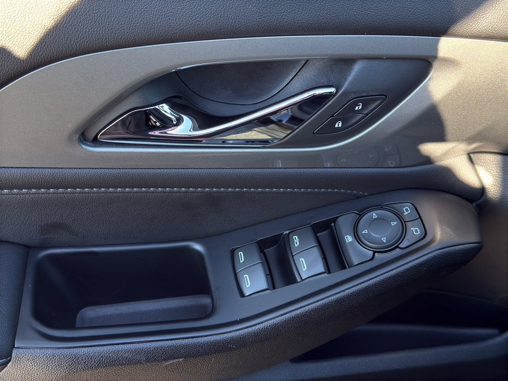 Used 2023 Chevrolet Traverse LT image 10