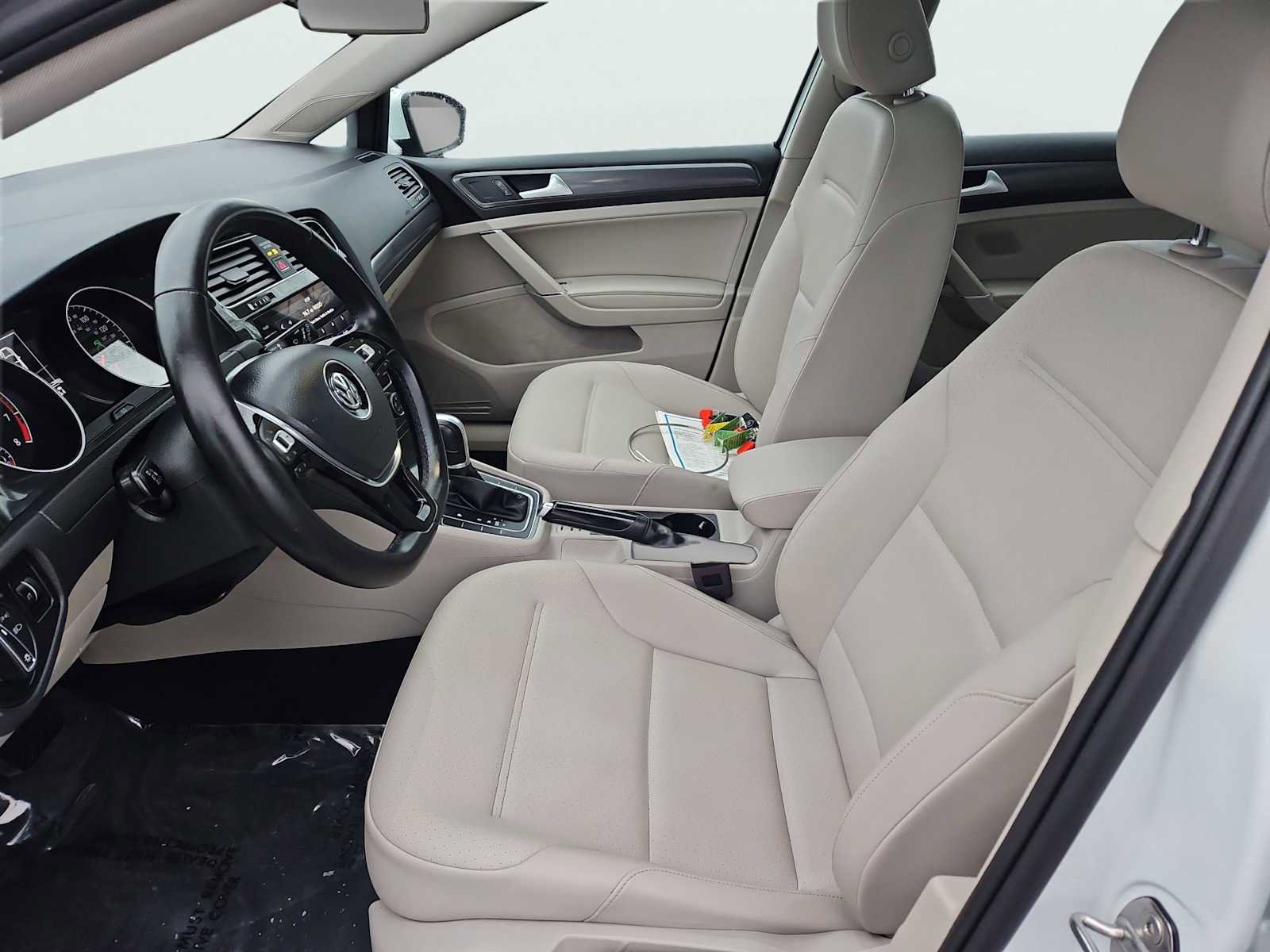 Used 2018 Volkswagen Golf SE image 30