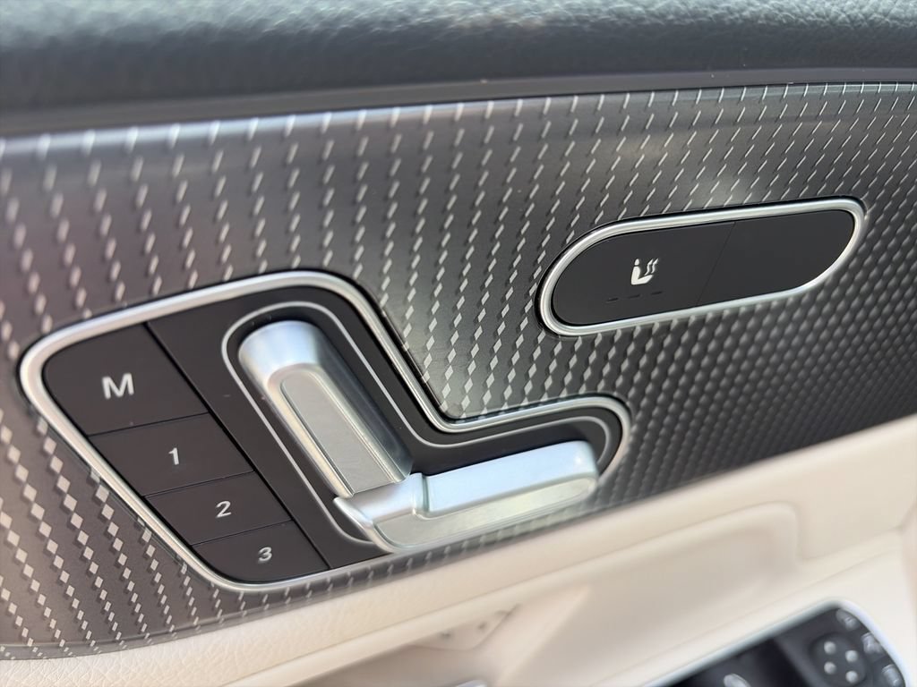 Used 2022 Mercedes-Benz GLB 250 image 18