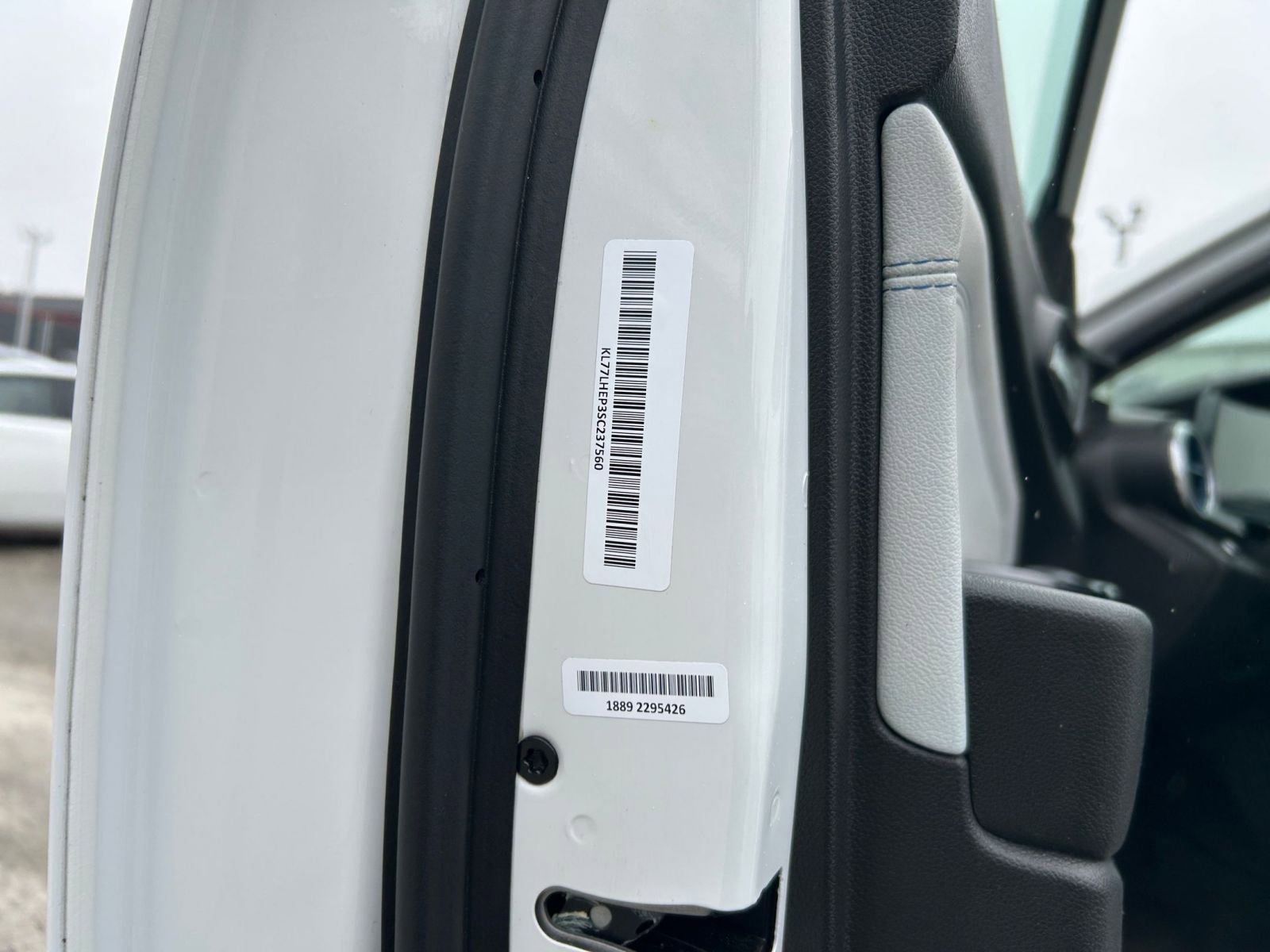 Used 2025 Chevrolet Trax LT w/ LT Convenience Package image 23