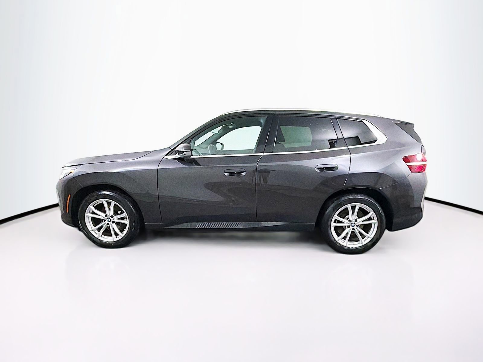 Used 2025 BMW X3 xDrive30i w/ Premium Package image 4