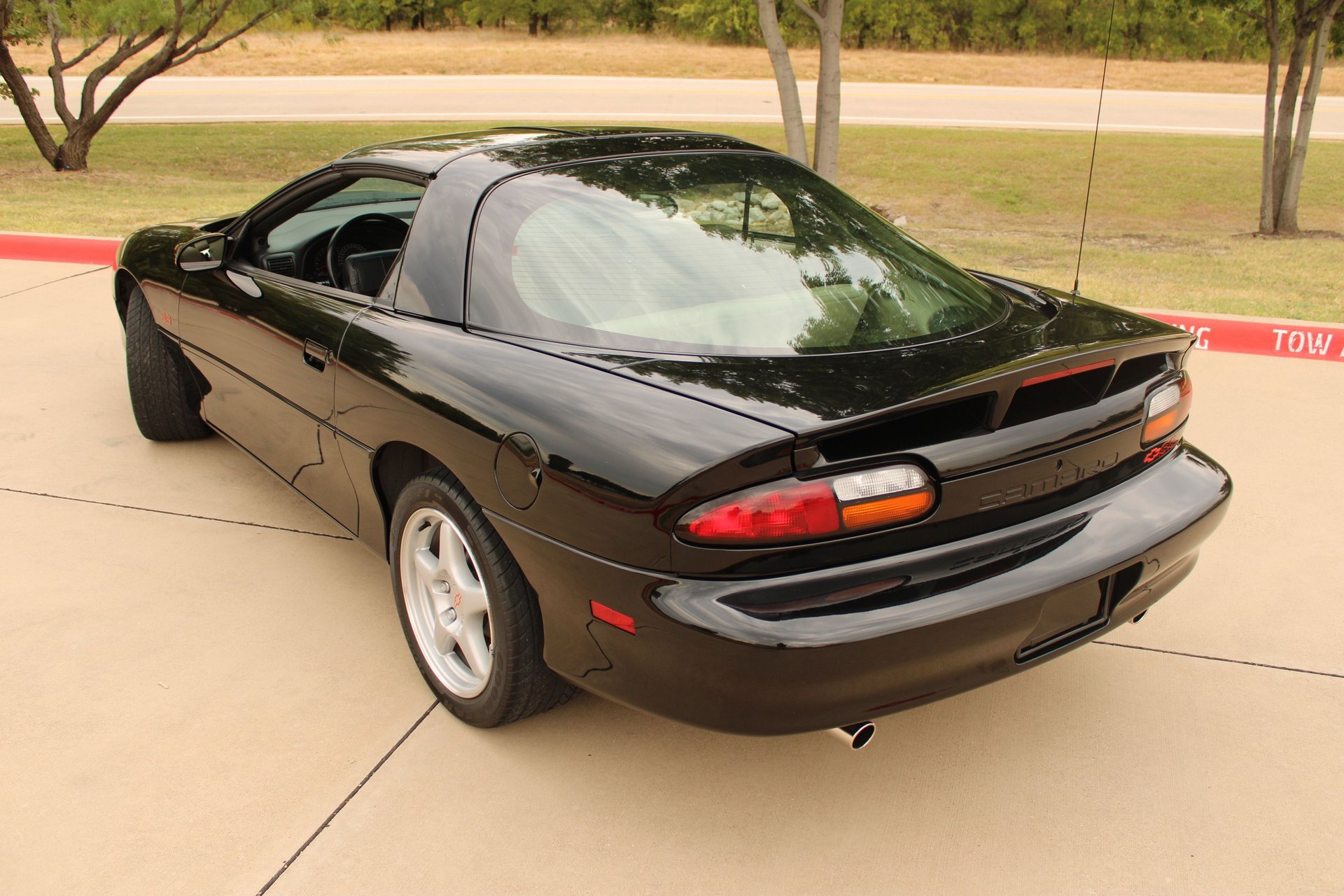 Used 1999 Chevrolet Camaro Z28 w/ SS Performance/Appearance Pkg RWD image 8