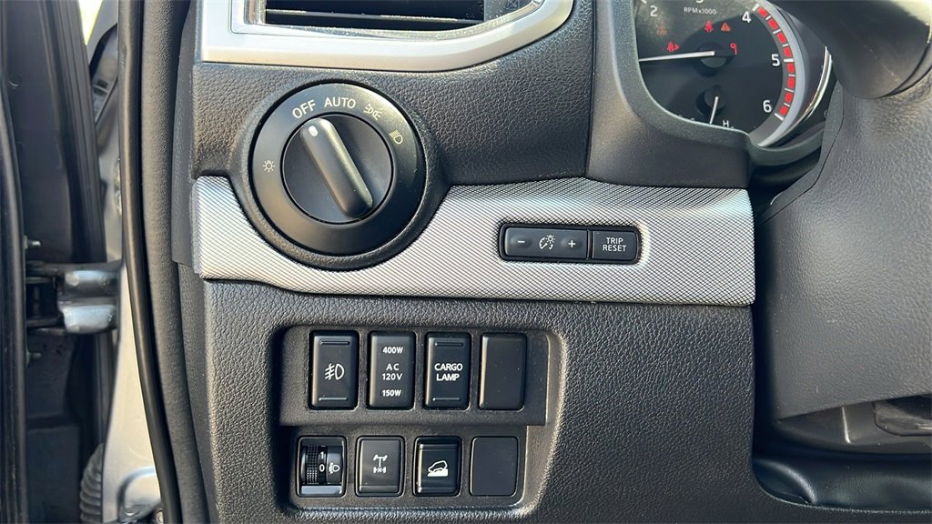 Used 2018 Nissan Titan PRO-4X image 14