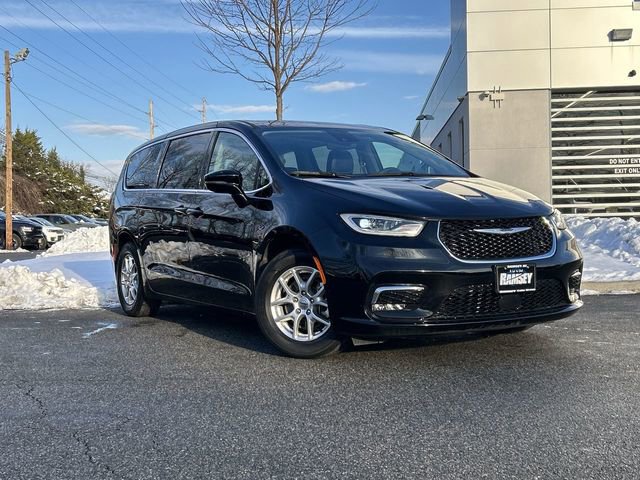 Used 2024 Chrysler Pacifica Touring-L image 1