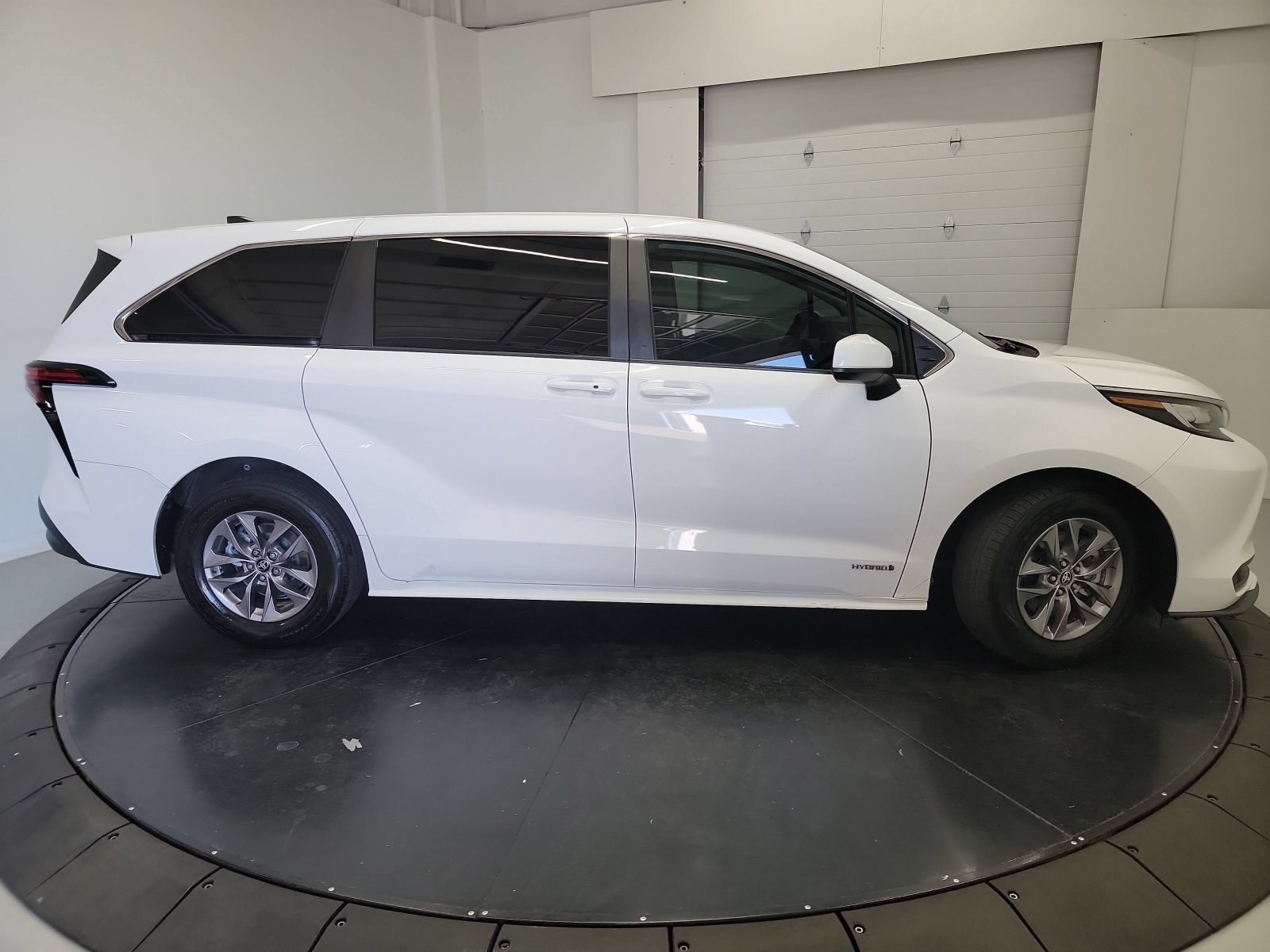 Used 2021 Toyota Sienna LE FWD image 11