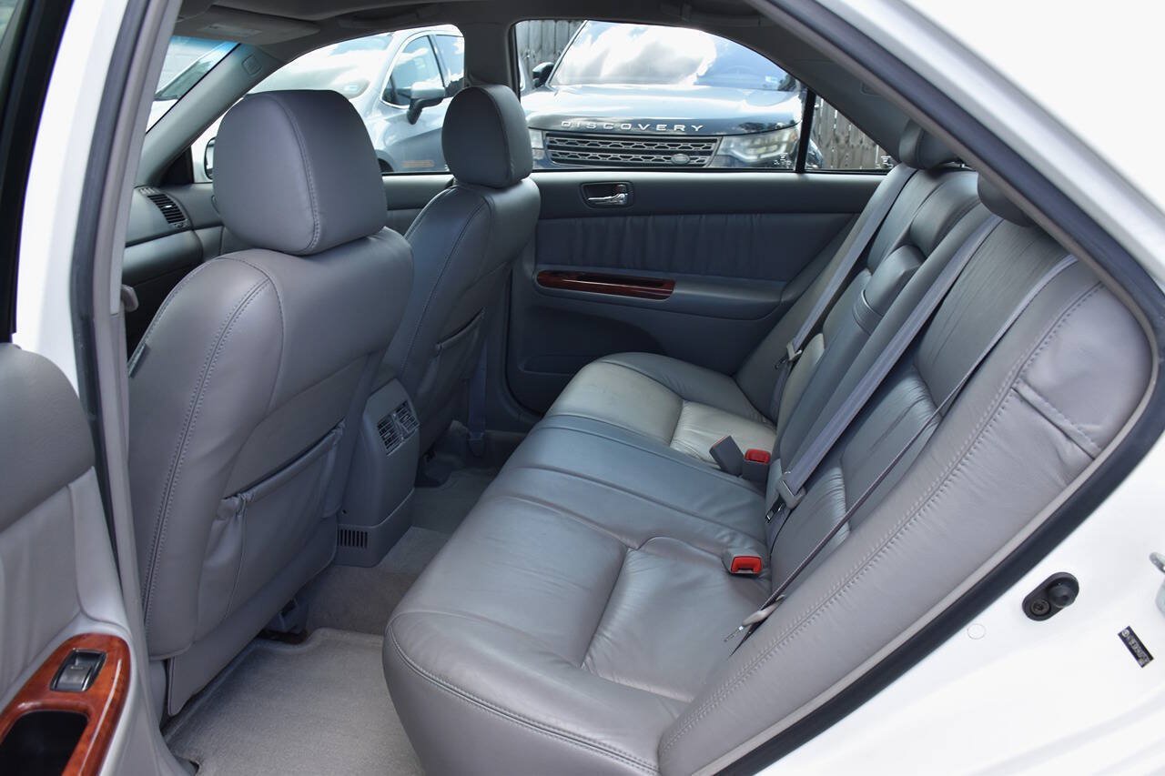 Used 2004 Toyota Camry XLE w/ VSC & Side Airbag Pkg FWD image 15