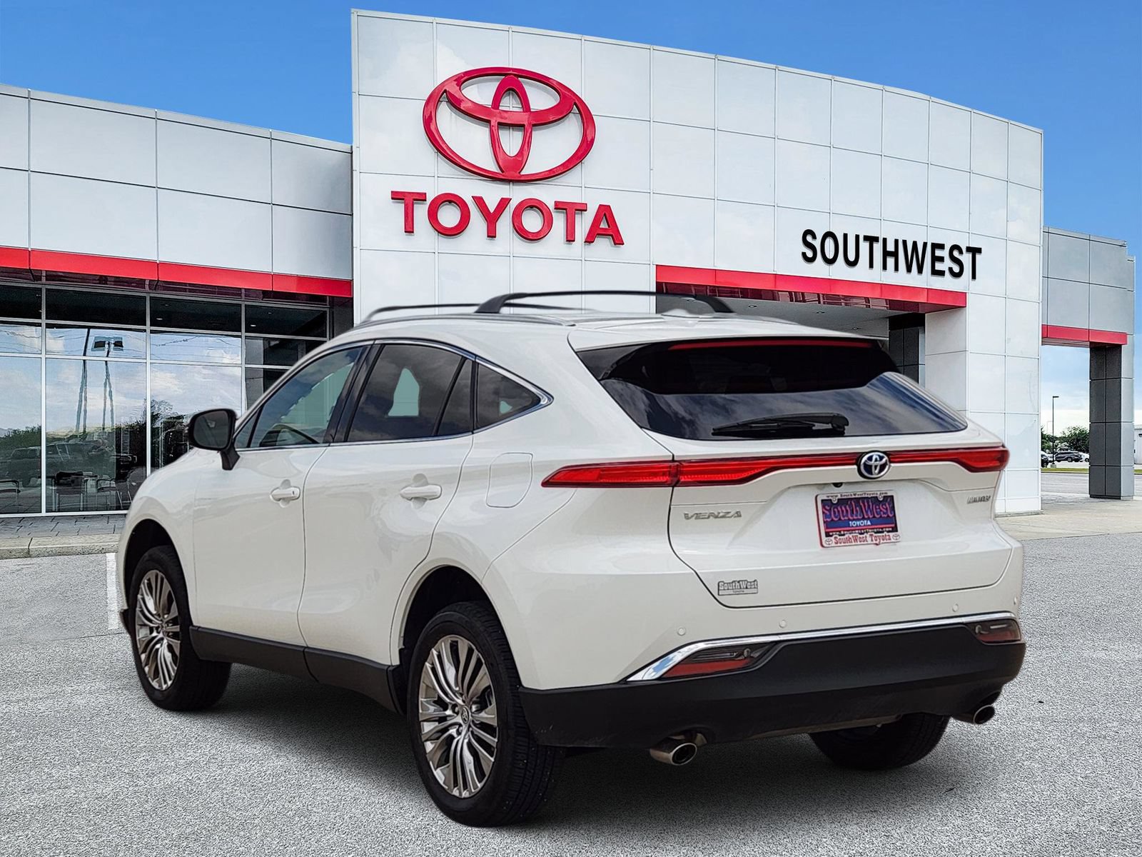 Used 2023 Toyota Venza Limited AWD/4WD image 4