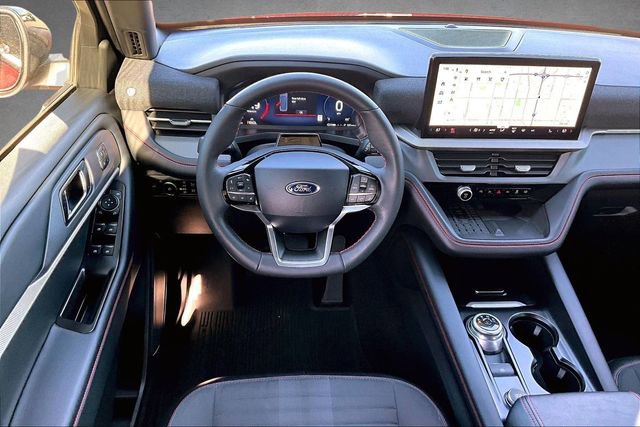 Used 2025 Ford Explorer ST-Line w/ Premium Package image 5
