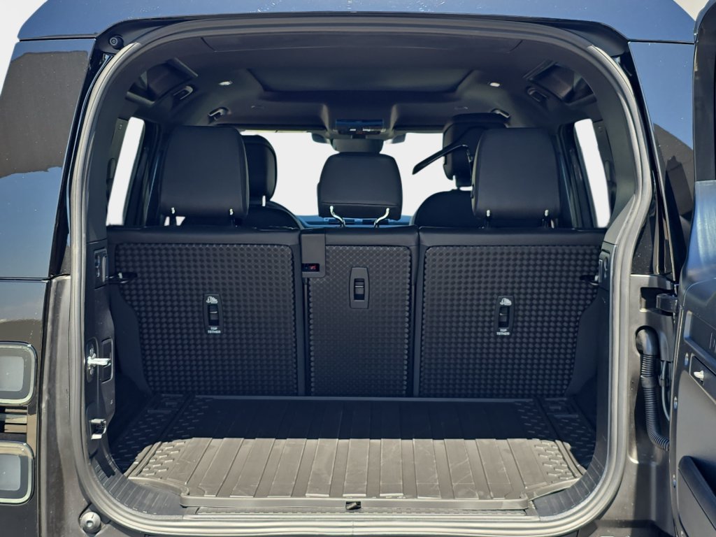 New 2026 Land Rover Defender 110 X-Dynamic SE AWD/4WD image 12