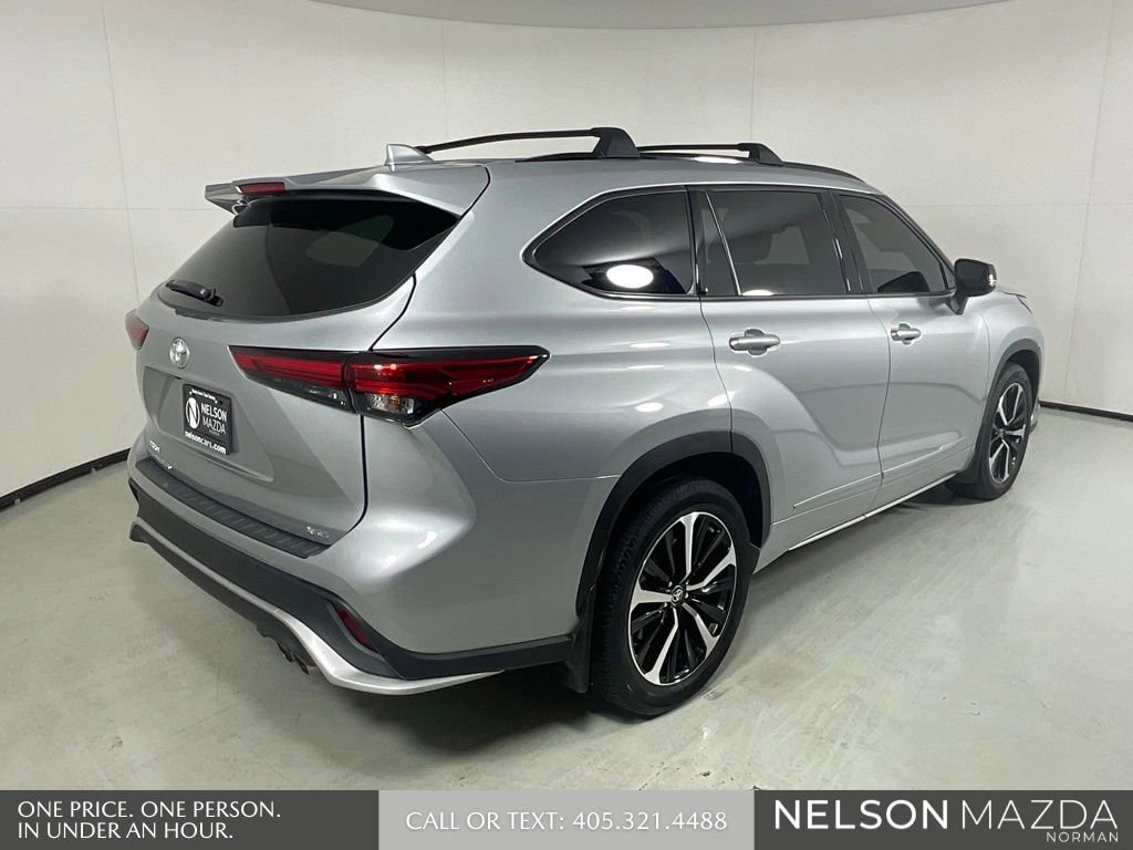 Used 2022 Toyota Highlander XSE FWD image 6