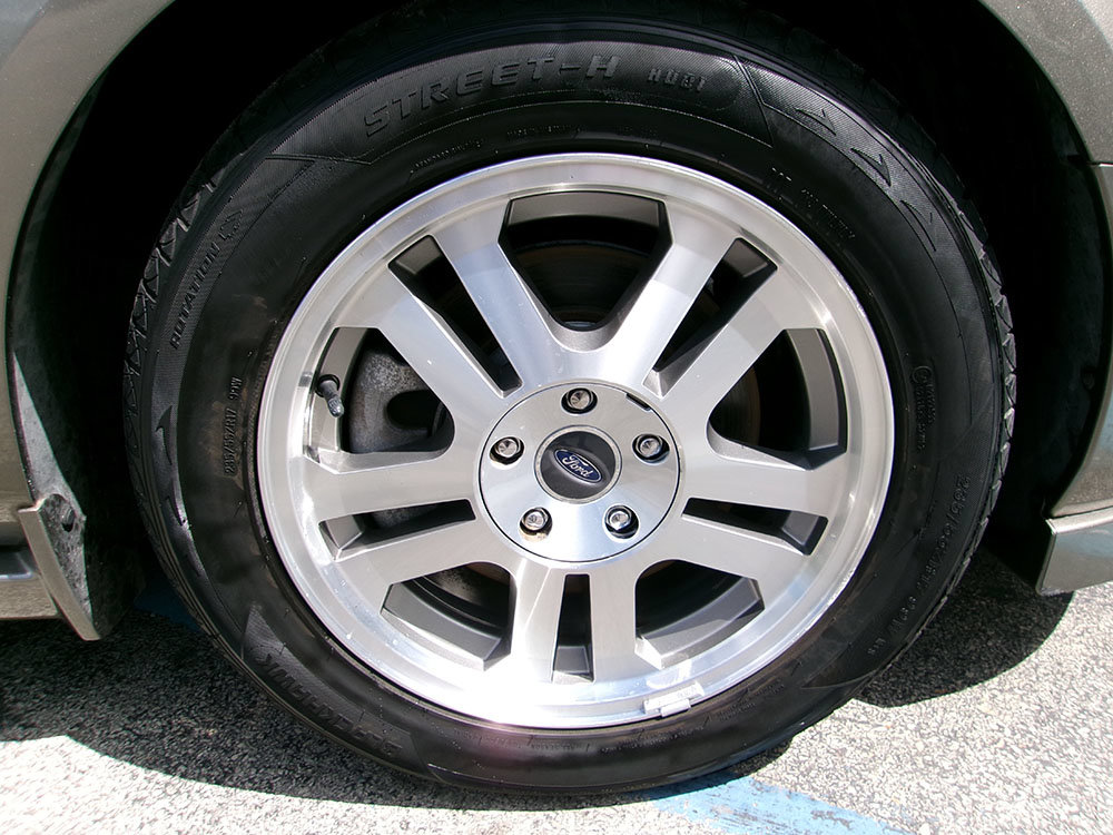 Used 2005 Ford Mustang GT RWD image 6