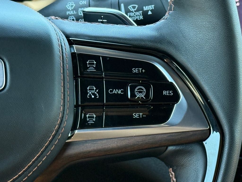 Used 2025 Jeep Grand Cherokee Summit AWD/4WD image 22