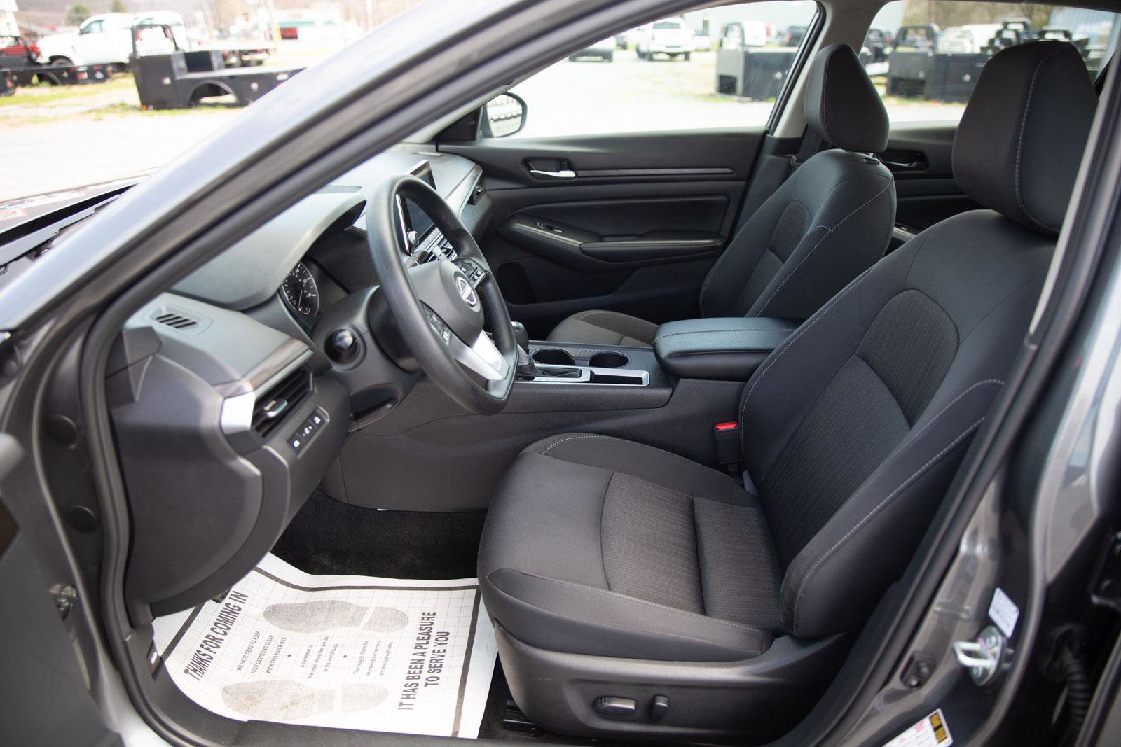 Used 2025 Nissan Altima 2.5 SV image 18