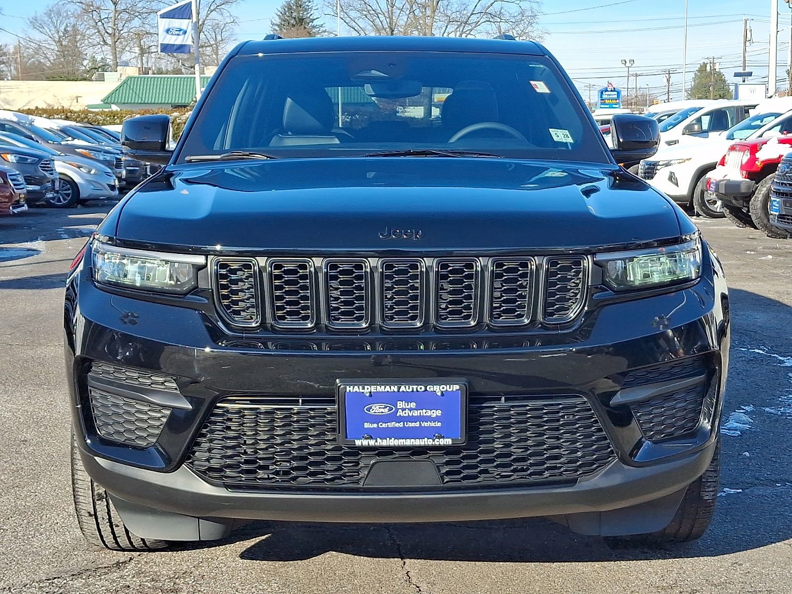 Used 2023 Jeep Grand Cherokee Altitude image 2