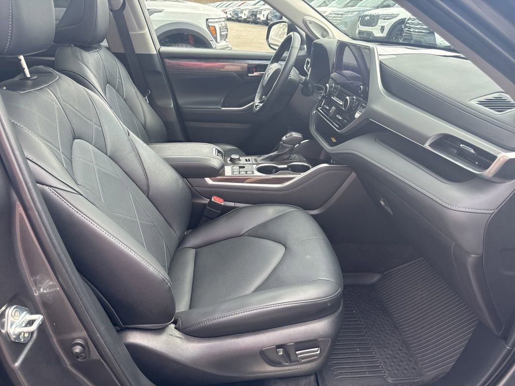 Used 2023 Toyota Highlander Platinum image 39