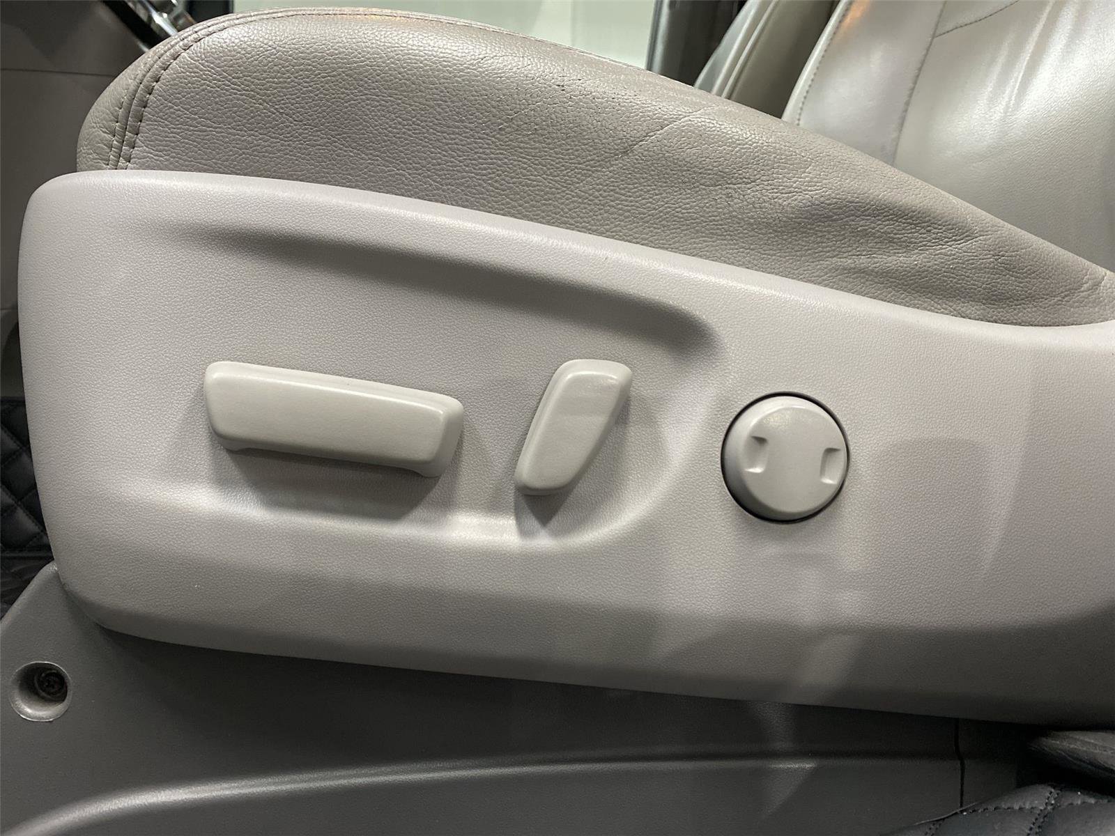 Used 2018 Toyota Sienna XLE image 18