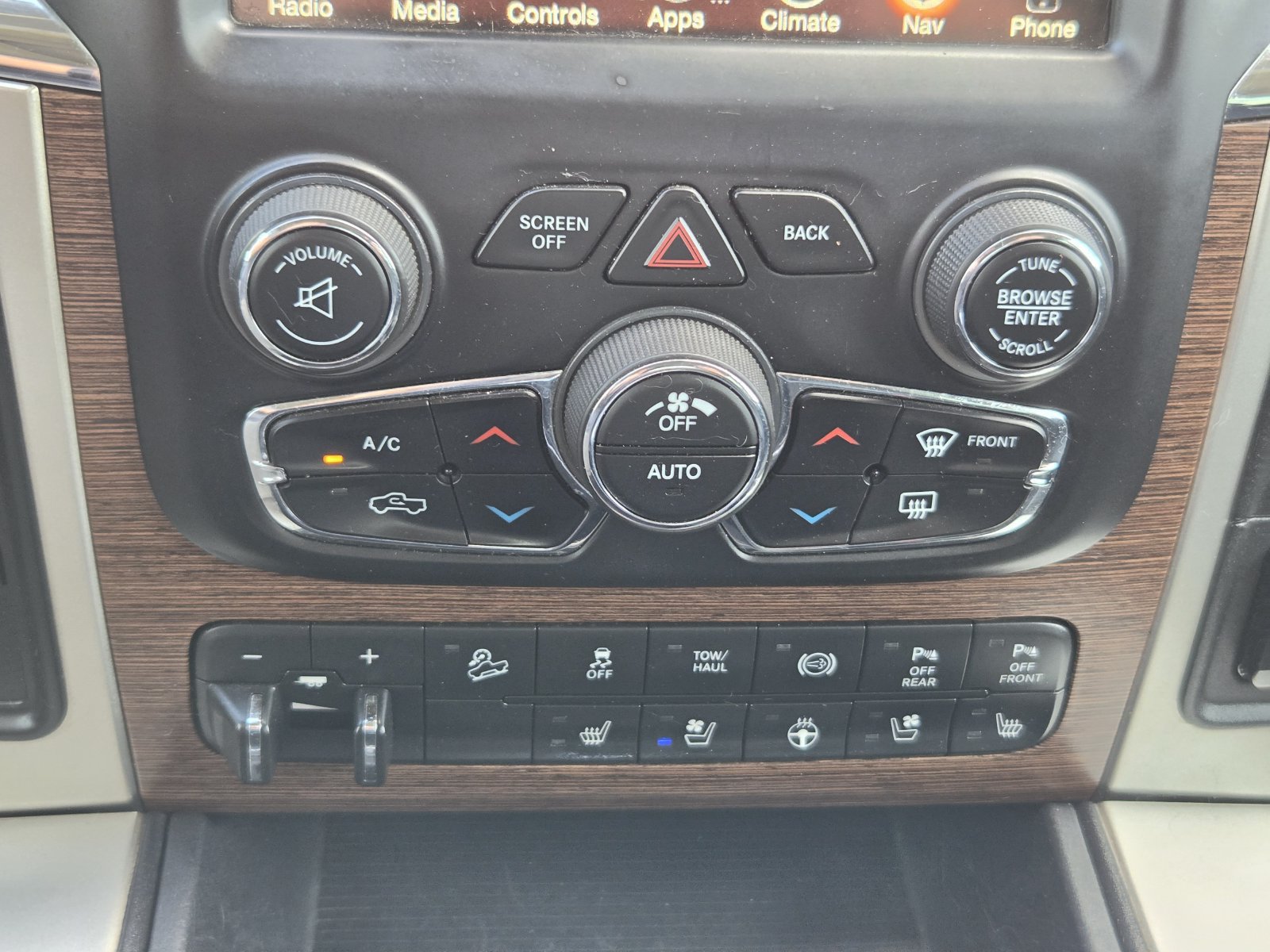 Used 2017 RAM 2500 Laramie w/ Convenience Group AWD/4WD image 18