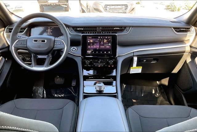 New 2026 Jeep Grand Cherokee Laredo image 4