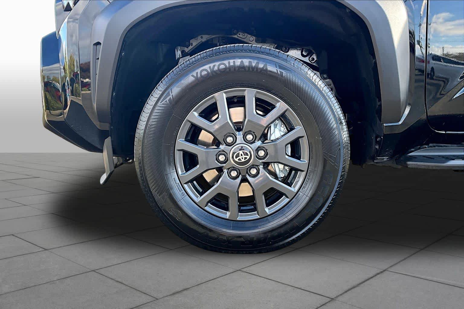 Certified 2025 Toyota 4Runner SR5 AWD/4WD image 10